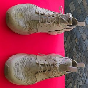 Nike air huaraches (size 10)